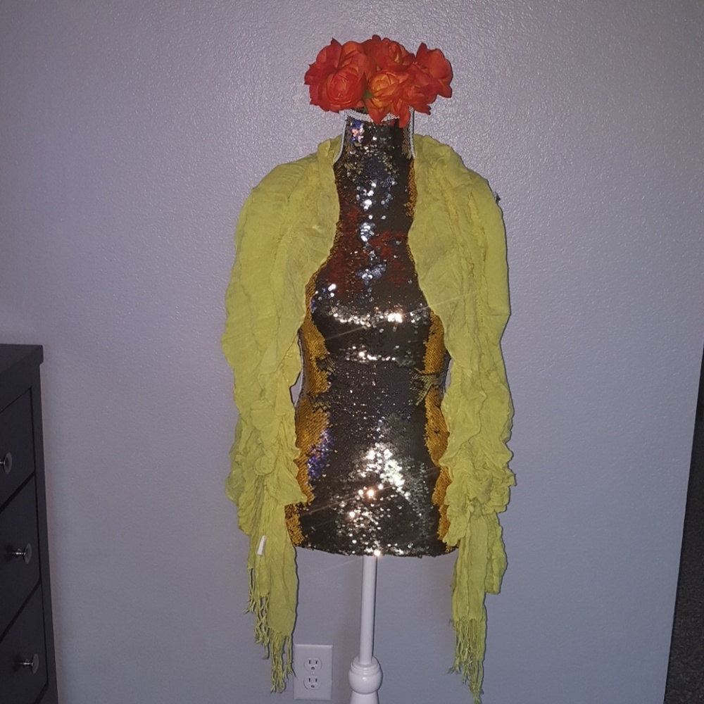 💥FREE W/ PURCHASE 💥Citron Yellow Ruched Scarf